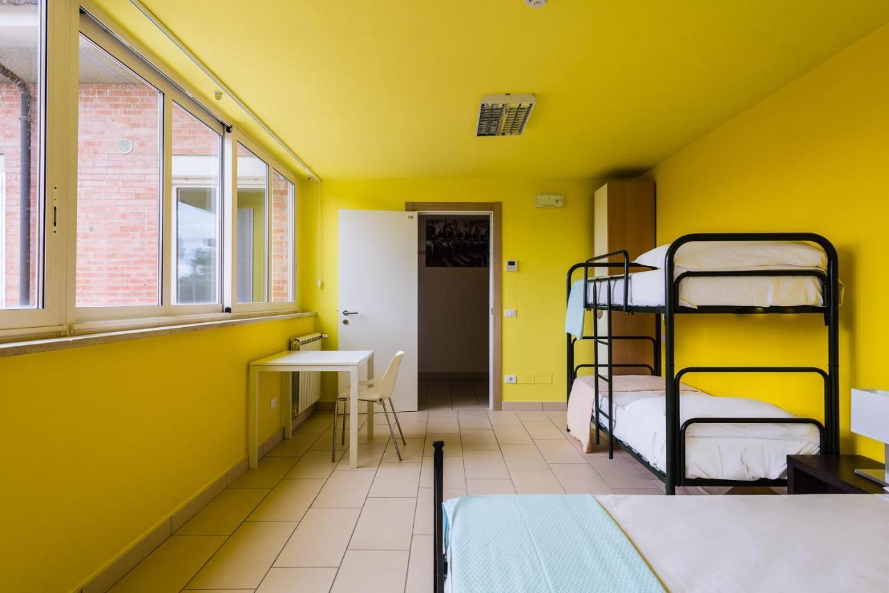 Eliopoli Beach Hostel & Restaurant Tirrenia Exterior photo
