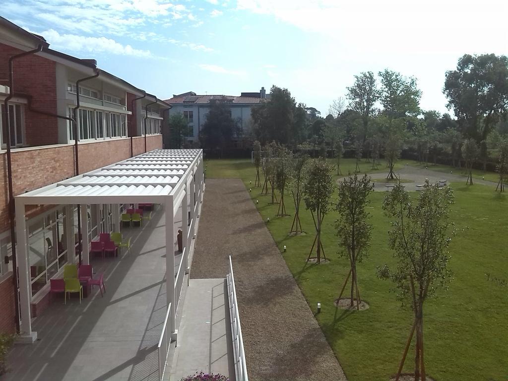 Eliopoli Beach Hostel & Restaurant Tirrenia Exterior photo