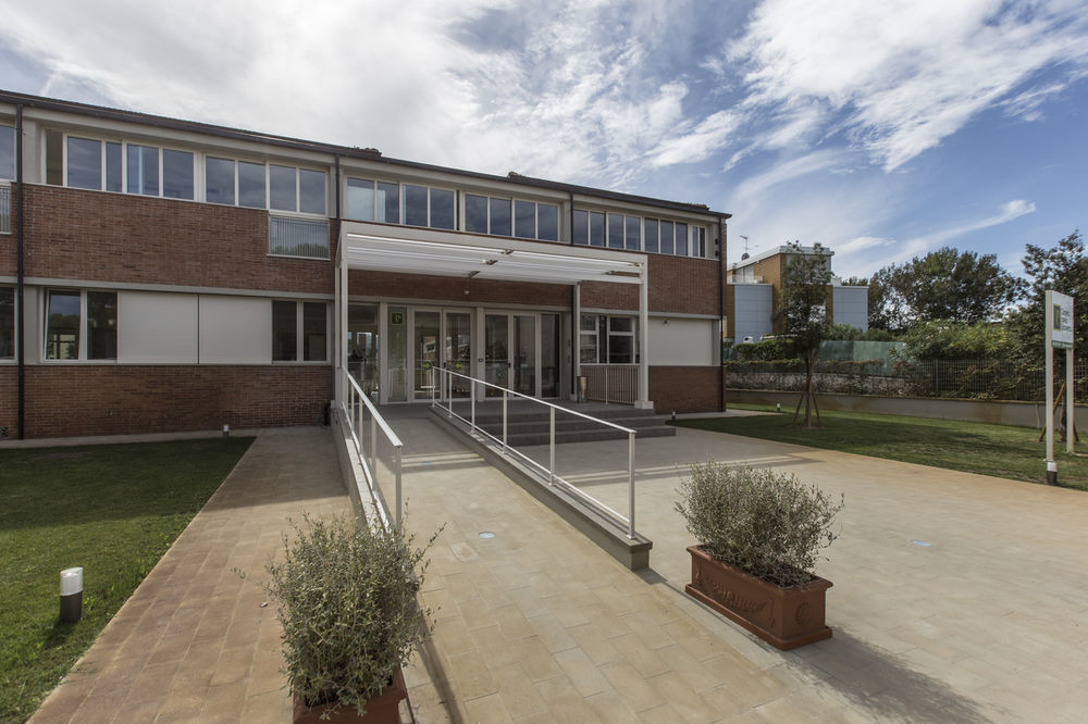 Eliopoli Beach Hostel & Restaurant Tirrenia Exterior photo